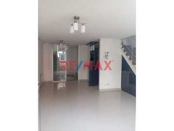 Casa Semiamoblada Y Remodelada De 3 Pisos Mas Terraza En Condominio