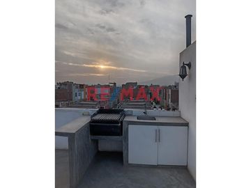 Casa Semiamoblada Y Remodelada De 3 Pisos Mas Terraza En Condominio