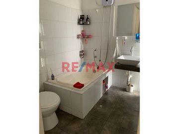 Casa Semiamoblada Y Remodelada De 3 Pisos Mas Terraza En Condominio