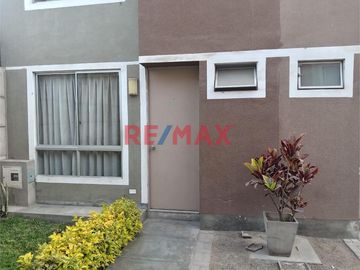 Casa Semiamoblada Y Remodelada De 3 Pisos Mas Terraza En Condominio