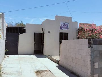 CASA DE OPORTUNIDAD CON AMPLIO PATIO, AL SUR DE LA CD.
