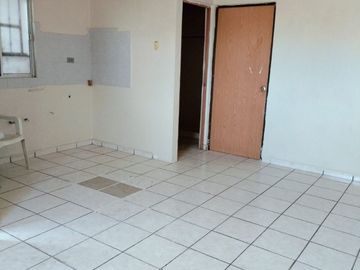 CASA DE OPORTUNIDAD CON AMPLIO PATIO, AL SUR DE LA CD.