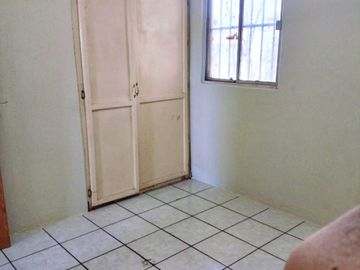 CASA DE OPORTUNIDAD CON AMPLIO PATIO, AL SUR DE LA CD.