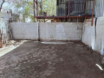 CASA DE OPORTUNIDAD CON AMPLIO PATIO, AL SUR DE LA CD.