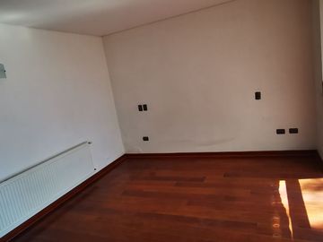 VENTA IMPERDIBLE - METRO LOS LEONES DEPARTAMENTO HERMOSO