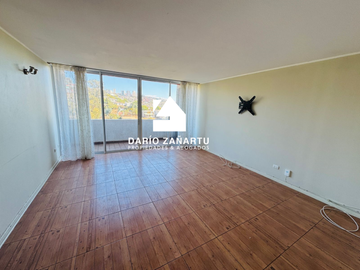 Iluminado departamento con vista panorámica en condominio privado.