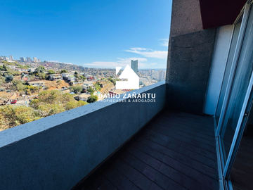Iluminado departamento con vista panorámica en condominio privado.