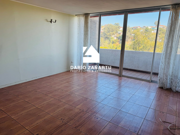 Iluminado departamento con vista panorámica en condominio privado.
