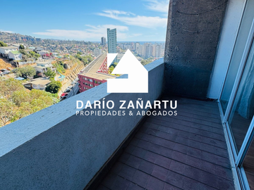 Iluminado departamento con vista panorámica en condominio privado.