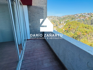 Iluminado departamento con vista panorámica en condominio privado.