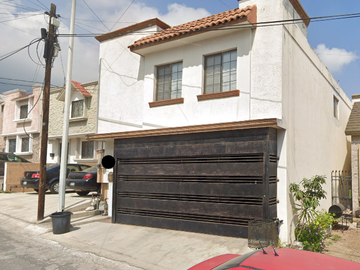 Venta de Casa en Remate, en Zona Exclusiva estratégicamente ubicada, Col. Cumbres, Monterrey Nuevo León