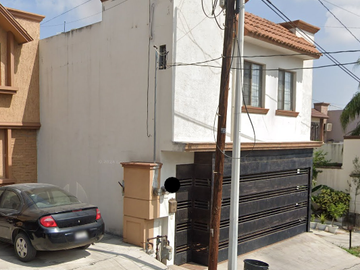 Venta de Casa en Remate, en Zona Exclusiva estratégicamente ubicada, Col. Cumbres, Monterrey Nuevo León
