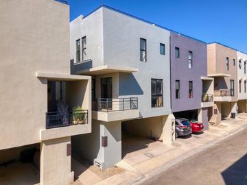 Camino del Mar – Townhouses de 2 niveles con rooftop y vista al océano 🌊🏡