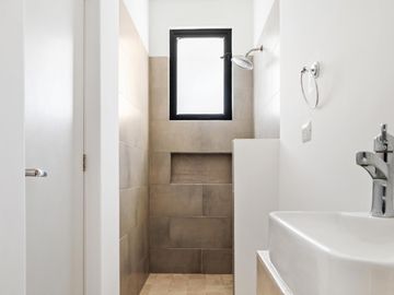 Camino del Mar – Townhouses de 2 niveles con rooftop y vista al océano 🌊🏡