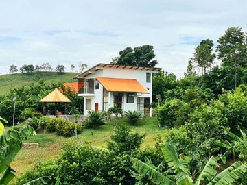 ¿Están pensando mudarse a nuestra ciudad? Aquí pueden disfrutar de la naturaleza, pero con todas las comodidades de una casa moderna.