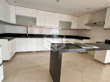 Departamento con Vista panoramica a la ciudad de Lima en Casuarinas Sur – Tranquilidad, Espacio y Estilo