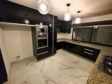 CASA EN VENTA EN PRIVADA EN LA CONDESA JURIQUILLA QUERETARO