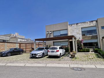 VENTA EN BOSQUES DE LAS FUENTES CALIMAYA, JARDIN CON MAS DE 350m2