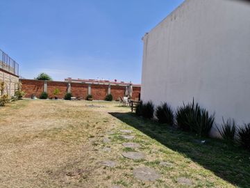 VENTA EN BOSQUES DE LAS FUENTES CALIMAYA, JARDIN CON MAS DE 350m2