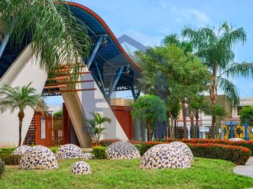 Casa de 2 plantas en venta - Urb. Cataluña, Samborondón, Ecuador