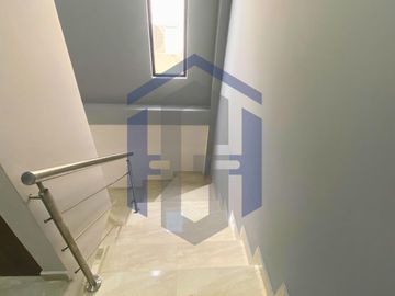 Casa de 2 plantas en venta - Urb. Cataluña, Samborondón, Ecuador