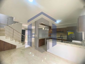Casa de 2 plantas en venta - Urb. Cataluña, Samborondón, Ecuador