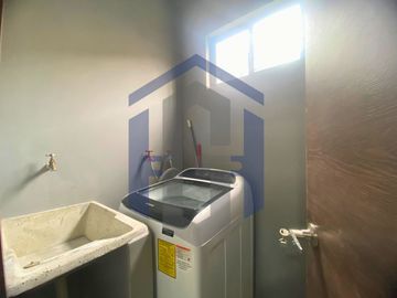 Casa de 2 plantas en venta - Urb. Cataluña, Samborondón, Ecuador