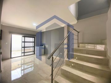 Casa de 2 plantas en venta - Urb. Cataluña, Samborondón, Ecuador