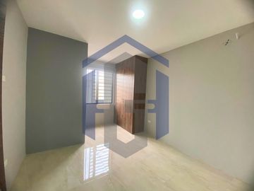 Casa de 2 plantas en venta - Urb. Cataluña, Samborondón, Ecuador