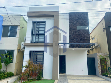 Casa de 2 plantas en venta - Urb. Cataluña, Samborondón, Ecuador