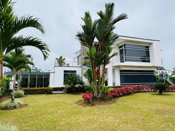 HERMOSA PROPIEDAD EN  VENTA URB. PRIVADA