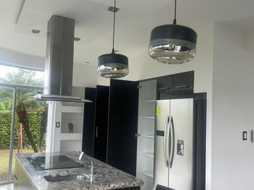 HERMOSA PROPIEDAD EN  VENTA URB. PRIVADA