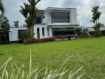 HERMOSA PROPIEDAD EN  VENTA URB. PRIVADA