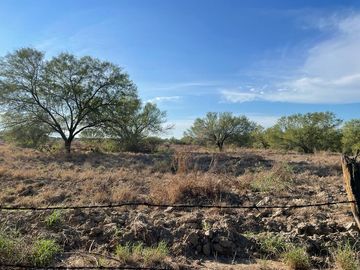 RANCHO EN VENTA EN GRAL TERAN, NUEVO LEON, A 24 KMS DEL CENTRO DEL MPO, TIERRAS MUY FERTILES, ABUNDANTE AGUA, FLORA Y FAUNA, 594 HAS, COLINDA CON RIO