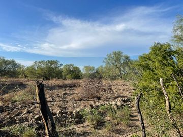 RANCHO EN VENTA EN GRAL TERAN, NUEVO LEON, A 24 KMS DEL CENTRO DEL MPO, TIERRAS MUY FERTILES, ABUNDANTE AGUA, FLORA Y FAUNA, 594 HAS, COLINDA CON RIO
