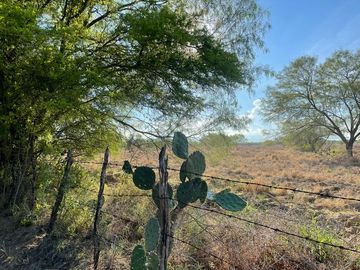 RANCHO EN VENTA EN GRAL TERAN, NUEVO LEON, A 24 KMS DEL CENTRO DEL MPO, TIERRAS MUY FERTILES, ABUNDANTE AGUA, FLORA Y FAUNA, 594 HAS, COLINDA CON RIO
