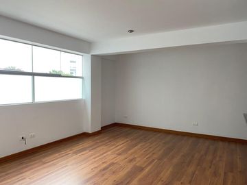 ALQUILO BUEN DPTO EN TERCER PISO URB. CHAMA SURCO