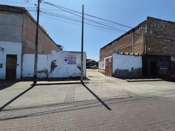 Amplio Terreno Comercial frente al Mar