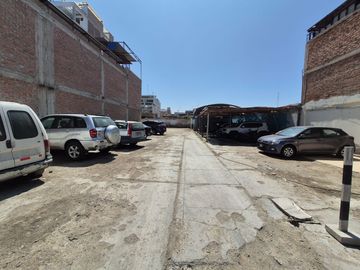 Amplio Terreno Comercial frente al Mar