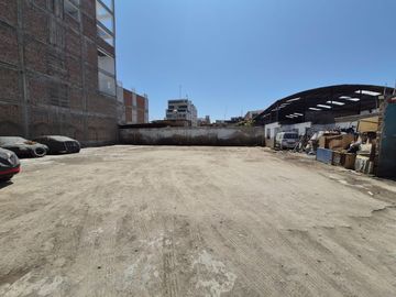 Amplio Terreno Comercial frente al Mar