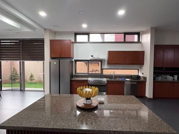 FOR SALE: PREMIUM 2 STOREY MODERN HOUSE & LOT WITH BASEMENT PARKING
