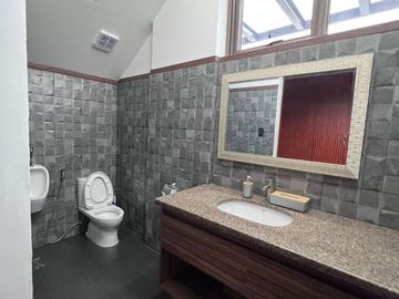 FOR SALE: PREMIUM 2 STOREY MODERN HOUSE & LOT WITH BASEMENT PARKING