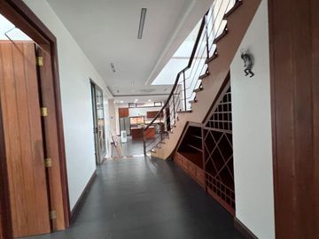 FOR SALE: PREMIUM 2 STOREY MODERN HOUSE & LOT WITH BASEMENT PARKING