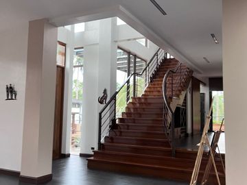 FOR SALE: PREMIUM 2 STOREY MODERN HOUSE & LOT WITH BASEMENT PARKING