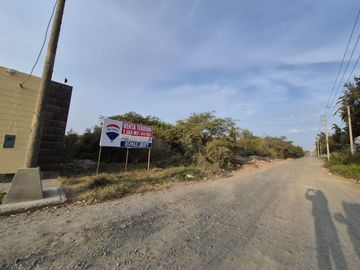 AMPLIO TERRENO EN LOS ALAMOS