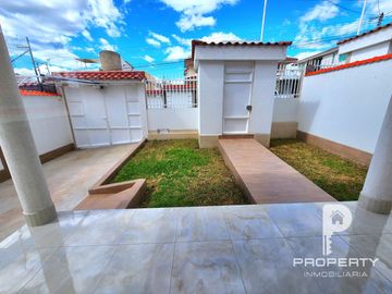 POR ESTRENAR Casa 4 dormitorios 4 parqueaderos AMPLIO PATIO terraza Cashapamba Valle de los Chillos