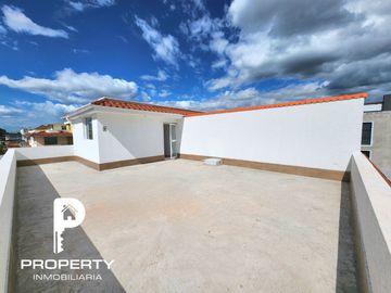 POR ESTRENAR Casa 4 dormitorios 4 parqueaderos AMPLIO PATIO terraza Cashapamba Valle de los Chillos