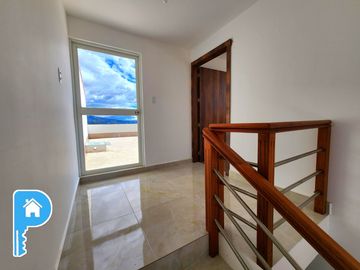 POR ESTRENAR Casa 4 dormitorios 4 parqueaderos AMPLIO PATIO terraza Cashapamba Valle de los Chillos