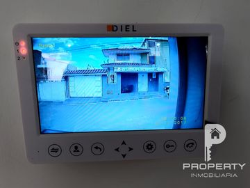 POR ESTRENAR Casa 4 dormitorios 4 parqueaderos AMPLIO PATIO terraza Cashapamba Valle de los Chillos