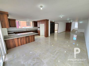 POR ESTRENAR Casa 4 dormitorios 4 parqueaderos AMPLIO PATIO terraza Cashapamba Valle de los Chillos